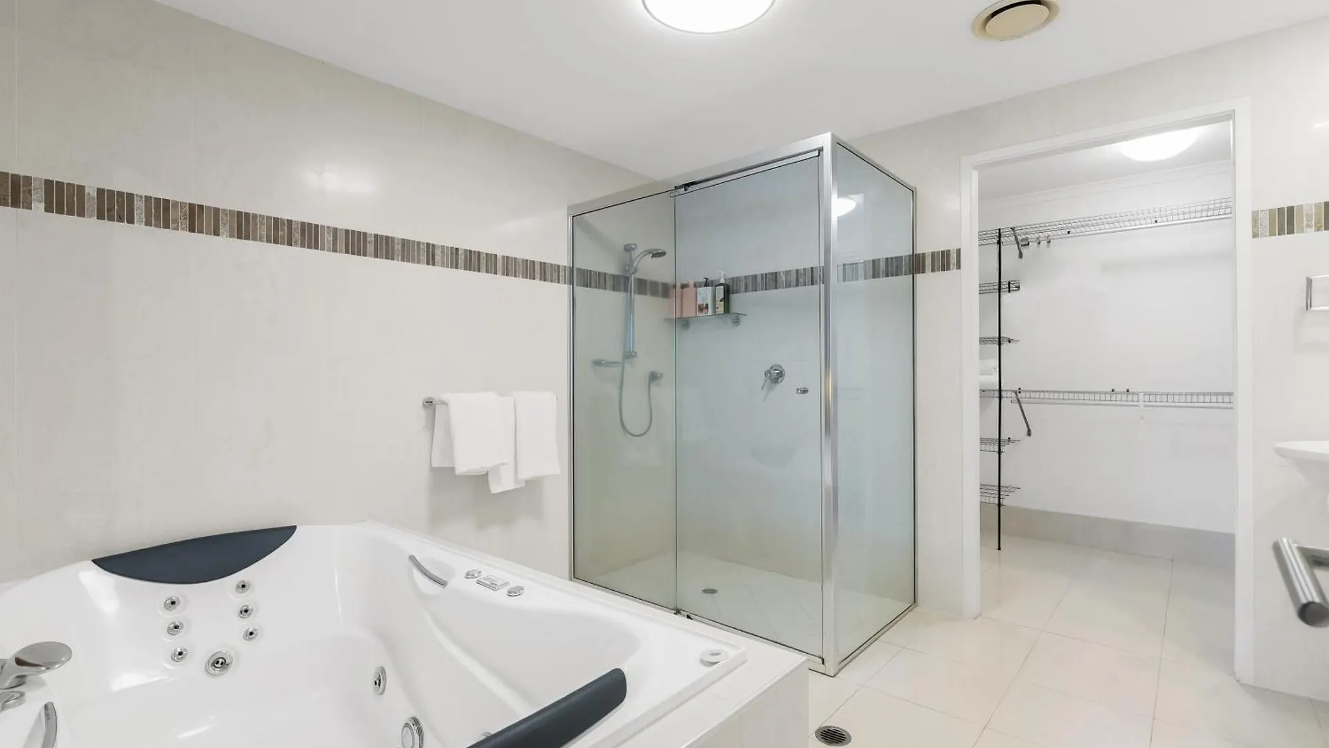 Oceanic Oasis - Your Pool Paradise By Palm Beach Palm Cove